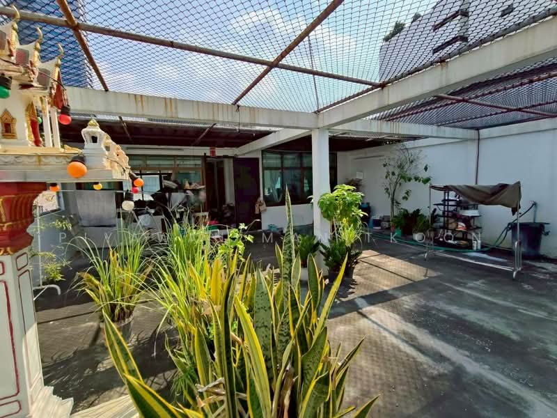 For Sale - Two adjoining 5-storey commercial buildings in Pratunam, Bangkok
