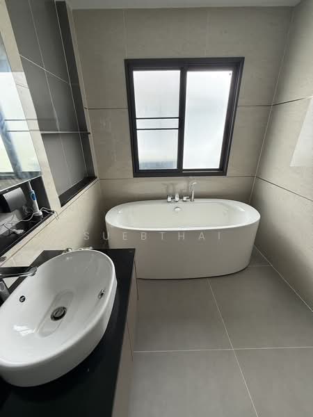 Setthasiri Thawiwatthana, Bangkok, Sala Thammasop Road, Sala Thammasop, Thawi Watthana, Bangkok, 4 Bedrooms, 288 sqm, Single Detached House For Sale, by Ladda Suebthai, 500225412 - DDproperty.com