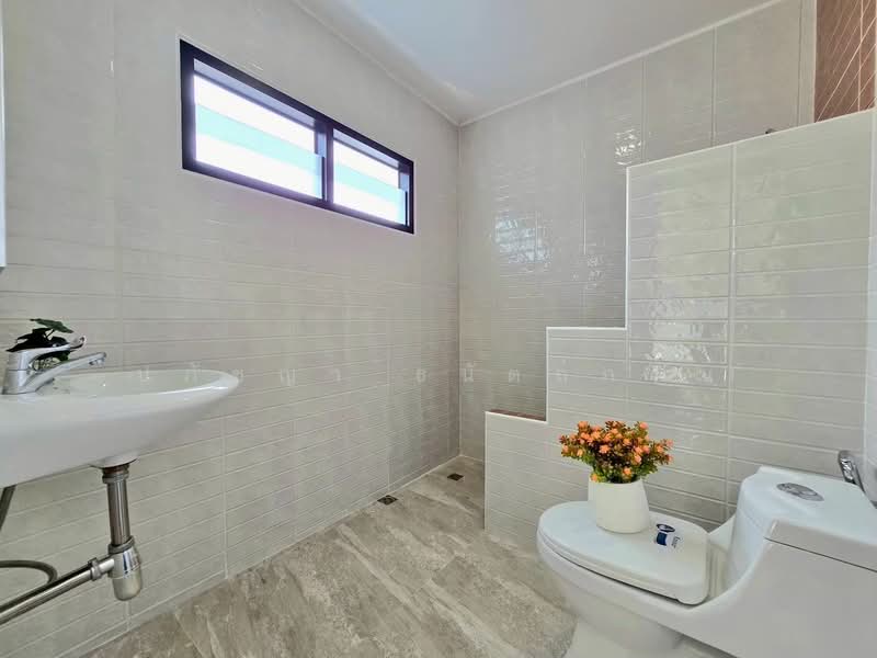 K.C. Garden Home 12, Bangkok, Sam Wa Tawan Ok, Khlong Sam Wa, Bangkok, 6 Bedrooms, 150 sqm, Single Detached House For Sale, by ปภัชญา ธนัตถ์ภรณ์, 500225547 - DDproperty.com