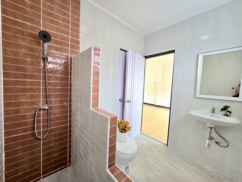 K.C. Garden Home 12, Bangkok, Sam Wa Tawan Ok, Khlong Sam Wa, Bangkok, 6 Bedrooms, 150 sqm, Single Detached House For Sale, by ปภัชญา ธนัตถ์ภรณ์, 500225547 - DDproperty.com