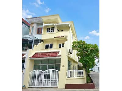 ขาย - ทาวน์โฮม 3 ชั้น โชคชัย 4 ซอย 72, กรุงเทพ