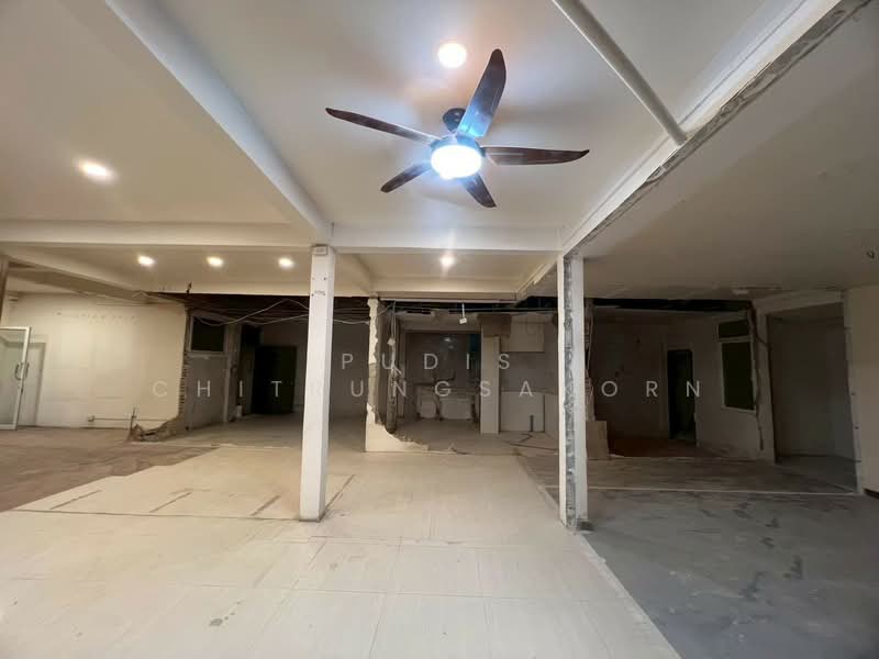 2-Storey Townhome for Rent | Ratchadaphisek, Bangkok, Din Daeng, Din Daeng, Bangkok, , 507 sqm, Shophouse For Rent, by Pudis Chitrungsakorn, 500225704 - DDproperty.com