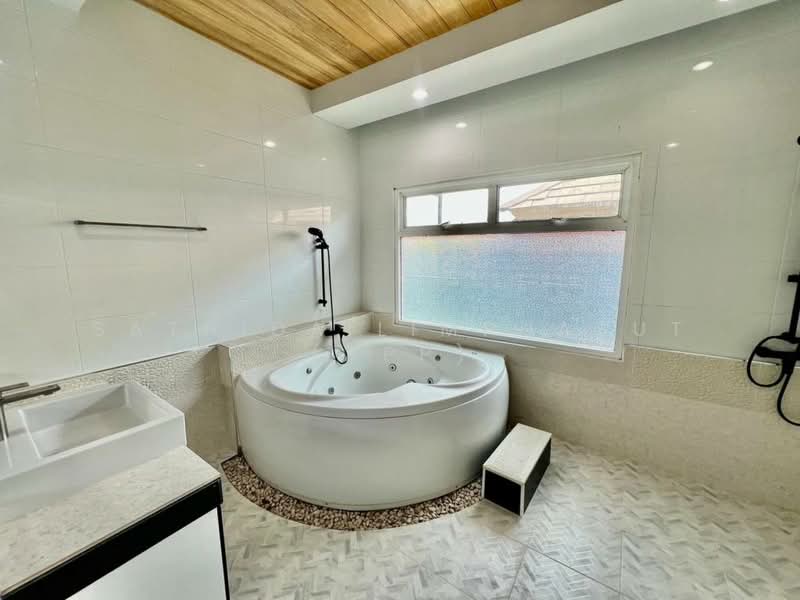 Baan Piam Mongkhon, Chon Buri (Pattaya), Huai Yai, Bang Lamung (Pattaya), Chon Buri (Pattaya), 4 Bedrooms, 350 sqm, Villa For Sale, by Sathida Limphasut (App), 500225868 - DDproperty.com