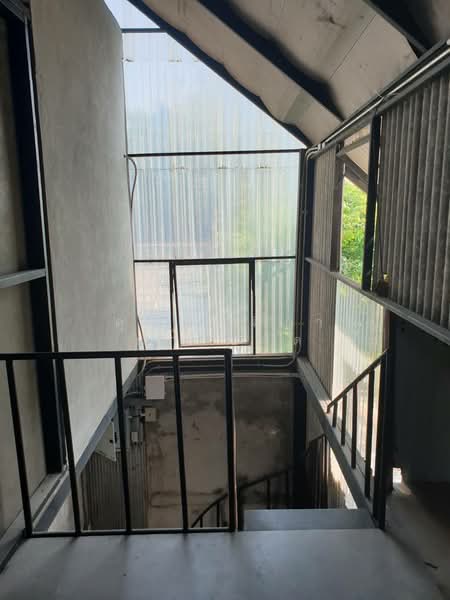 For Rent - โกดังลาดพร้าว 41ให้เช่า 2ชั้น พื้นที่ 60 ตร.ว กว้าง 12×14เมตร จอดรถ 1 คัน 3ห้องนอน 2 ห้องน้ำ แอร์, Bangkok