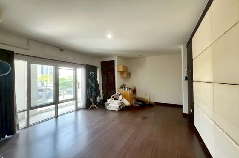 ไอริส เรสซิเดนซ์ ประดิษฐ์มนูธรรม, Bangkok, Khlong Chaokhun Sing, Wang Thonglang, Bangkok, 4 Bedrooms, 150 sqm, Single Detached House For Sale, by คุณบี, 500226071 - DDproperty.com