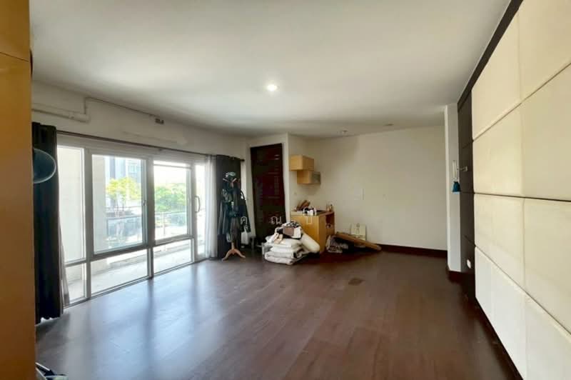 ไอริส เรสซิเดนซ์ ประดิษฐ์มนูธรรม, Bangkok, Khlong Chaokhun Sing, Wang Thonglang, Bangkok, 4 Bedrooms, 150 sqm, Single Detached House For Sale, by คุณบี, 500226071 - DDproperty.com