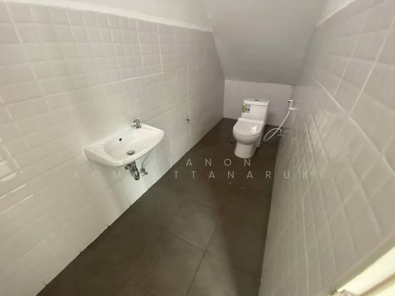 For Rent - ให้เช่า/ขายโรงงาน โกดัง คลังสินค้า ออฟฟิศ 2 ชั้น ขนาดทั้งหมด 700 ตร.ม. เหมาะต่อธุรกิจ ซอยยายแผ้ว, Samut Sakhon