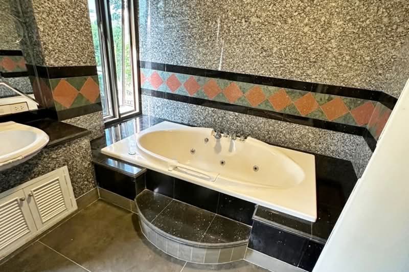 ถนนลาดพร้าว ซอยลาดพร้าว 83, Bangkok, ลาดพร้าว, Khlong Chaokhun Sing, Wang Thonglang, Bangkok, 5 Bedrooms, 524 sqm, Townhouse For Sale, by คุณบี, 500226206 - DDproperty.com