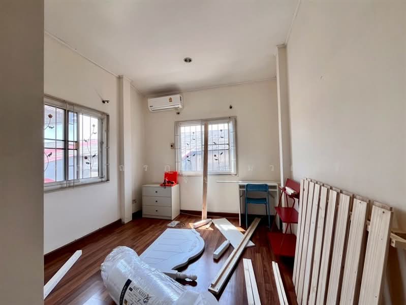 หมู่บ้านปรีชา ราม1 ใกล้แยกมีสทีน ถนนรามคำแหง, Bangkok, ถนนรามคำแหง, Saphan Sung, Saphan Sung, Bangkok, 4 Bedrooms, 190 sqm, Semi-Detached House (Twin House) For Sale, by คุณ ณรฎา หมวดหรี่ (จิ๊บ), 500226273 - DDproperty.com