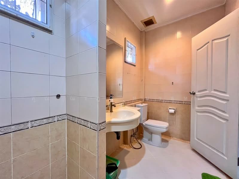 หมู่บ้านปรีชา ราม1 ใกล้แยกมีสทีน ถนนรามคำแหง, Bangkok, ถนนรามคำแหง, Saphan Sung, Saphan Sung, Bangkok, 4 Bedrooms, 190 sqm, Semi-Detached House (Twin House) For Sale, by คุณ ณรฎา หมวดหรี่ (จิ๊บ), 500226273 - DDproperty.com