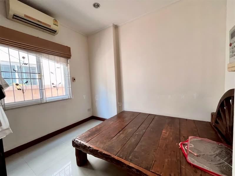 หมู่บ้านปรีชา ราม1 ใกล้แยกมีสทีน ถนนรามคำแหง, Bangkok, ถนนรามคำแหง, Saphan Sung, Saphan Sung, Bangkok, 4 Bedrooms, 190 sqm, Semi-Detached House (Twin House) For Sale, by คุณ ณรฎา หมวดหรี่ (จิ๊บ), 500226273 - DDproperty.com