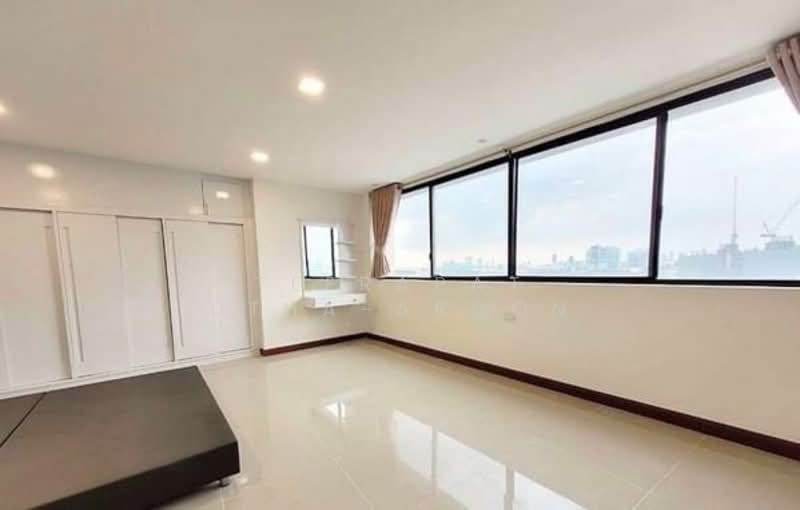 President Park Sukhumvit 24, Bangkok, 99 Sukhumvit 24 Alley, Khlongtoei Nua, Watthana, Bangkok, 3 Bedrooms, 223 sqm, Condo For Rent, by Teerapat Utha-aroon, 500226328 - DDproperty.com