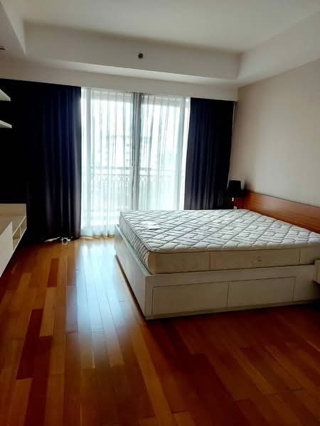 Prive by Sansiri, Bangkok, 68 Soi Ruamrudee, Wireless Road, Lumphini, Pathum Wan, Bangkok, 2 Bedrooms, 98 sqm, Condo For Rent, by Teerapat Utha-aroon, 500226473 - DDproperty.com