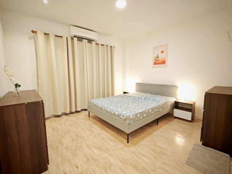 Urban Sathorn, Bangkok, Ratchaphruek Road, Bang Chak, Phasi Charoen, Bangkok, 4 Bedrooms, 300 sqm, Townhouse For Rent, by บุษบา รัตนวงษ์ชัย, 500226638 - DDproperty.com