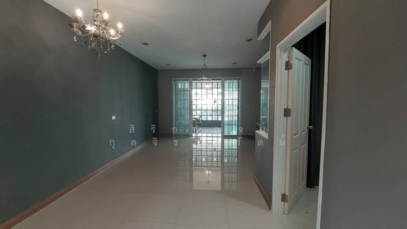 3-story townhome for rent, Golden Town Soi Nawamin 27, 5 bedrooms, 4 bathrooms, extended front area, Bangkok, Khlong Kum, Bueng Kum, Bangkok, 5 Bedrooms, 210 sqm, Townhouse For Rent, by สิริกาญจน์ กุลจิราธีรัตม์, 500226714 - DDproperty.com