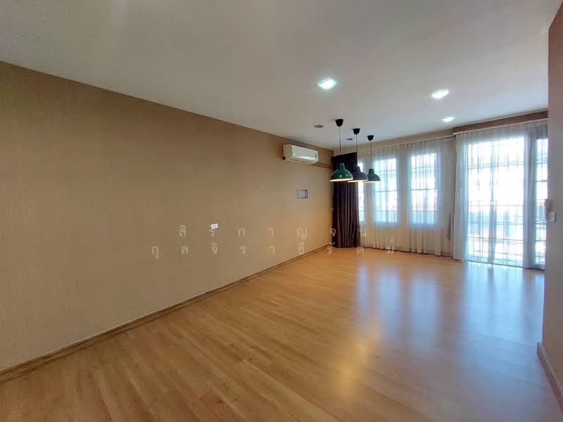 3-story townhome for rent, Golden Town Soi Nawamin 27, 5 bedrooms, 4 bathrooms, extended front area, Bangkok, Khlong Kum, Bueng Kum, Bangkok, 5 Bedrooms, 210 sqm, Townhouse For Rent, by สิริกาญจน์ กุลจิราธีรัตม์, 500226714 - DDproperty.com