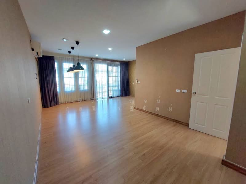 3-story townhome for rent, Golden Town Soi Nawamin 27, 5 bedrooms, 4 bathrooms, extended front area, Bangkok, Khlong Kum, Bueng Kum, Bangkok, 5 Bedrooms, 210 sqm, Townhouse For Rent, by สิริกาญจน์ กุลจิราธีรัตม์, 500226714 - DDproperty.com