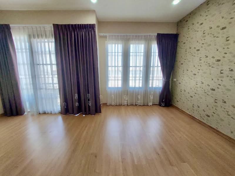 3-story townhome for rent, Golden Town Soi Nawamin 27, 5 bedrooms, 4 bathrooms, extended front area, Bangkok, Khlong Kum, Bueng Kum, Bangkok, 5 Bedrooms, 210 sqm, Townhouse For Rent, by สิริกาญจน์ กุลจิราธีรัตม์, 500226714 - DDproperty.com