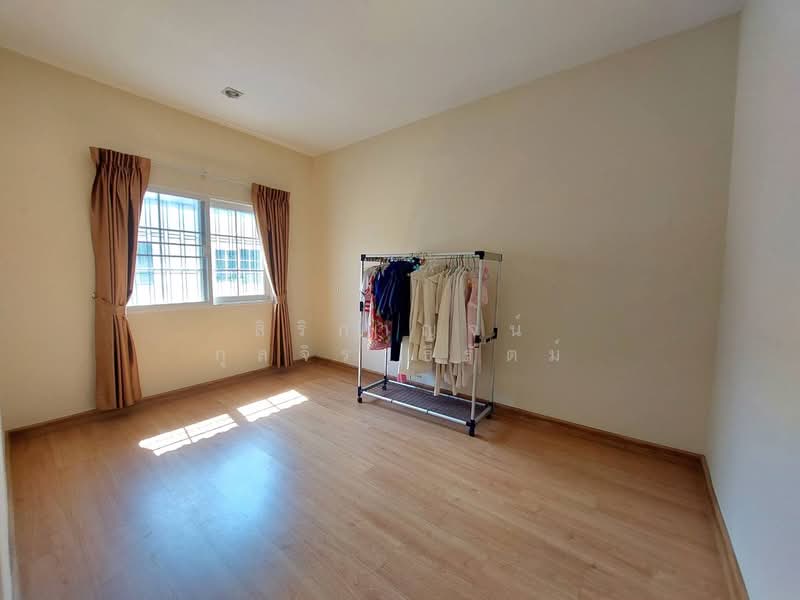 3-story townhome for rent, Golden Town Soi Nawamin 27, 5 bedrooms, 4 bathrooms, extended front area, Bangkok, Khlong Kum, Bueng Kum, Bangkok, 5 Bedrooms, 210 sqm, Townhouse For Rent, by สิริกาญจน์ กุลจิราธีรัตม์, 500226714 - DDproperty.com