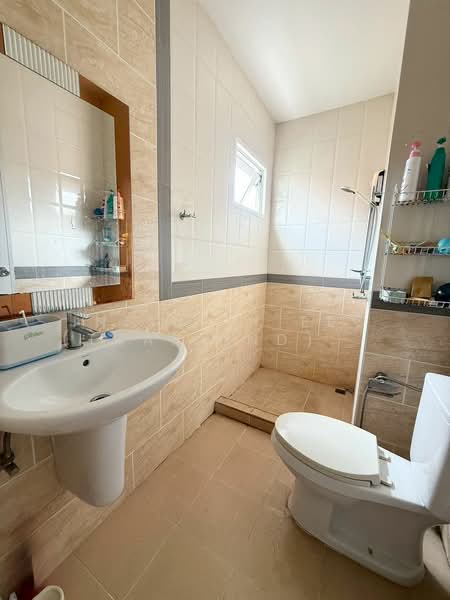 Golden Town Sriracha-Assumption, Chon Buri (Pattaya), Kaokilo, Surasak, Si Racha, Chon Buri (Pattaya), 4 Bedrooms, 150 sqm, Townhouse For Sale, by Infinity EEC (Thailand) Co., Ltd., 500226855 - DDproperty.com