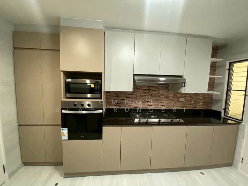 G.P. Grande Tower, Bangkok, 55 Sukhumvit 23, Khlongtoei Nua, Watthana, Bangkok, 3 Bedrooms, 220 sqm, Condo For Rent, by Sompob Buaparungsri, 500226870 - DDproperty.com