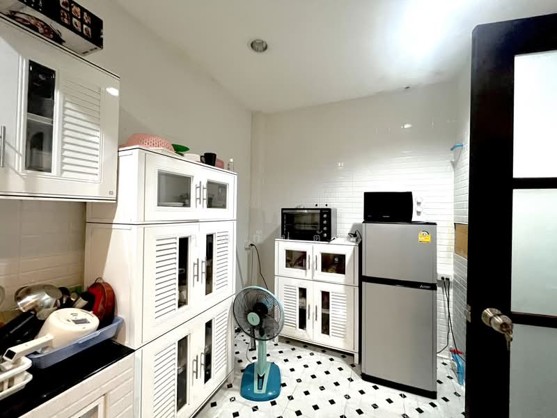 อยู่เองก็ลงตัว ทำออฟฟิศก็เวิร์ก!!! ขายทาวน์โฮม 3 ชั้น ซอยบรมราชชนนี 4 ฟังก์ชันยืดหยุ่น, Bangkok, Bang Bamru, Bang Phlat, Bangkok, 4 Bedrooms, 325 sqm, Townhouse For Sale, by คุณกัปตัน, 500226903 - DDproperty.com