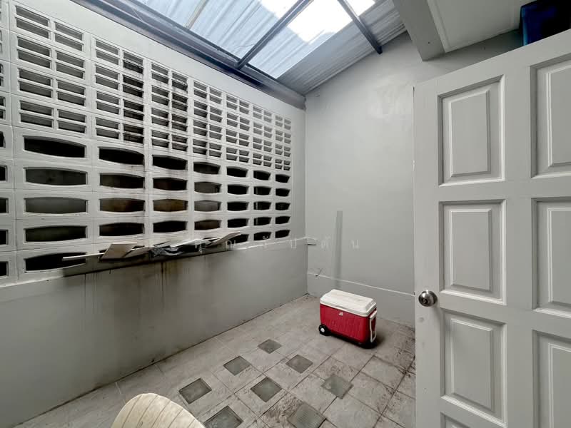 อยู่เองก็ลงตัว ทำออฟฟิศก็เวิร์ก!!! ขายทาวน์โฮม 3 ชั้น ซอยบรมราชชนนี 4 ฟังก์ชันยืดหยุ่น, Bangkok, Bang Bamru, Bang Phlat, Bangkok, 4 Bedrooms, 325 sqm, Townhouse For Sale, by คุณกัปตัน, 500226903 - DDproperty.com