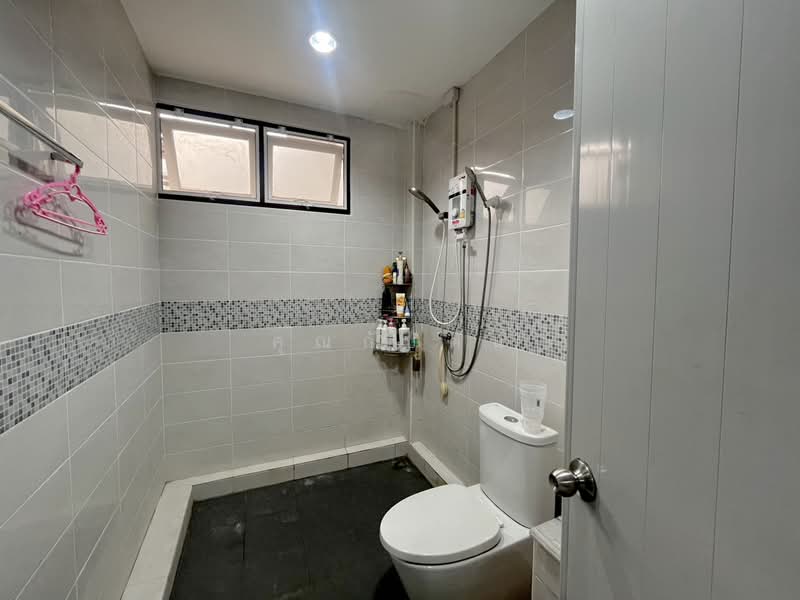 อยู่เองก็ลงตัว ทำออฟฟิศก็เวิร์ก!!! ขายทาวน์โฮม 3 ชั้น ซอยบรมราชชนนี 4 ฟังก์ชันยืดหยุ่น, Bangkok, Bang Bamru, Bang Phlat, Bangkok, 4 Bedrooms, 325 sqm, Townhouse For Sale, by คุณกัปตัน, 500226903 - DDproperty.com