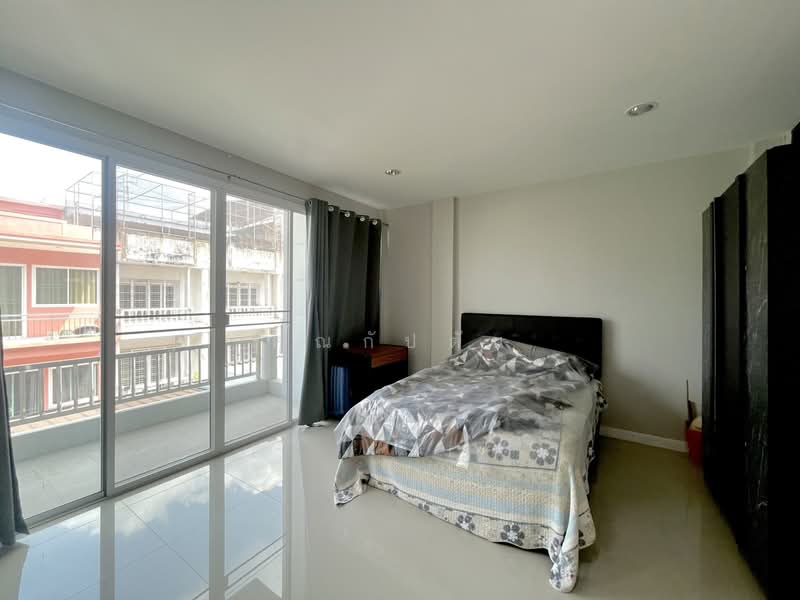 อยู่เองก็ลงตัว ทำออฟฟิศก็เวิร์ก!!! ขายทาวน์โฮม 3 ชั้น ซอยบรมราชชนนี 4 ฟังก์ชันยืดหยุ่น, Bangkok, Bang Bamru, Bang Phlat, Bangkok, 4 Bedrooms, 325 sqm, Townhouse For Sale, by คุณกัปตัน, 500226903 - DDproperty.com