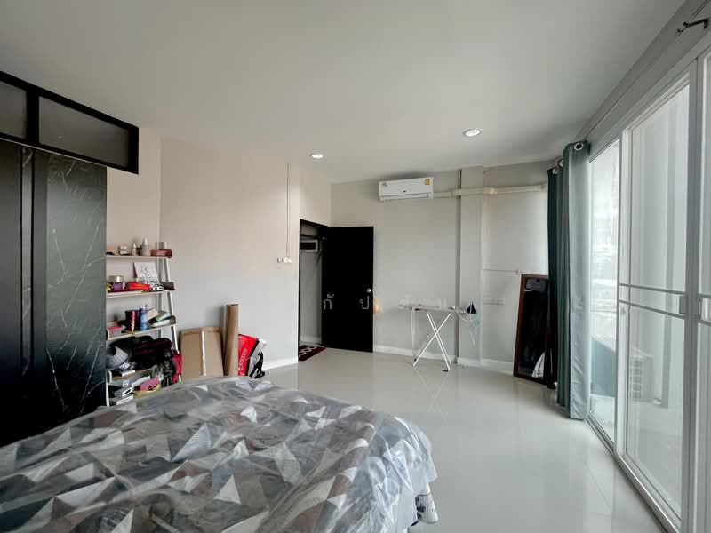 อยู่เองก็ลงตัว ทำออฟฟิศก็เวิร์ก!!! ขายทาวน์โฮม 3 ชั้น ซอยบรมราชชนนี 4 ฟังก์ชันยืดหยุ่น, กรุงเทพ, บางบำหรุ, บางพลัด, กรุงเทพ, 325 ตร.ม., ทาวน์เฮ้าส์ ขาย, โดย คุณกัปตัน, 500226903 - DDproperty.com