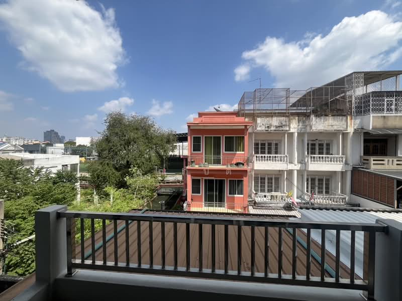 อยู่เองก็ลงตัว ทำออฟฟิศก็เวิร์ก!!! ขายทาวน์โฮม 3 ชั้น ซอยบรมราชชนนี 4 ฟังก์ชันยืดหยุ่น, Bangkok, Bang Bamru, Bang Phlat, Bangkok, 4 Bedrooms, 325 sqm, Townhouse For Sale, by คุณกัปตัน, 500226903 - DDproperty.com