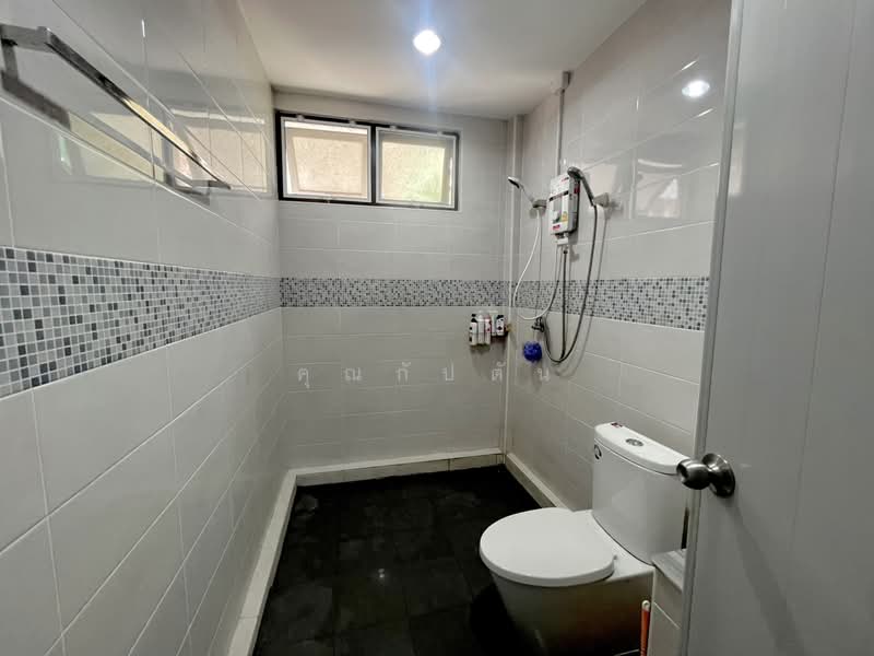 อยู่เองก็ลงตัว ทำออฟฟิศก็เวิร์ก!!! ขายทาวน์โฮม 3 ชั้น ซอยบรมราชชนนี 4 ฟังก์ชันยืดหยุ่น, Bangkok, Bang Bamru, Bang Phlat, Bangkok, 4 Bedrooms, 325 sqm, Townhouse For Sale, by คุณกัปตัน, 500226903 - DDproperty.com