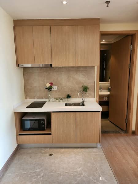 Regal Sathon-Naradhiwas, Bangkok, Naradhiwas Rajanagarindra Road, Thung Maha Mek, Sathon, Bangkok, 1 Bedroom, 33 sqm, Condo For Rent, by Peeraphong Jamsai, 500226938 - DDproperty.com