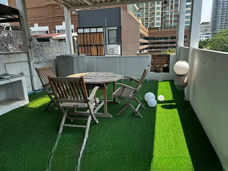 Townhouse for rent, Sathorn Soi 9, only 850 meters to BTS Chong Nonsi (SPSAD3916), Bangkok, Yan Nawa, Sathon, Bangkok, 4 Bedrooms, 192 sqm, Townhouse For Rent, by Agent Pla, 500227230 - DDproperty.com