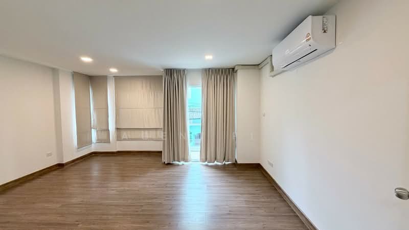 3-story twin house for rent, On Nut 46, near MRT Srinakarin 38 (SPSAD3917), Bangkok, Suan Luang, Suan Luang, Bangkok, 4 Bedrooms, 258 sqm, Townhouse For Rent, by Agent Pla, 500227246 - DDproperty.com