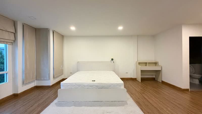 3-story twin house for rent, On Nut 46, near MRT Srinakarin 38 (SPSAD3917), Bangkok, Suan Luang, Suan Luang, Bangkok, 4 Bedrooms, 258 sqm, Townhouse For Rent, by Agent Pla, 500227246 - DDproperty.com