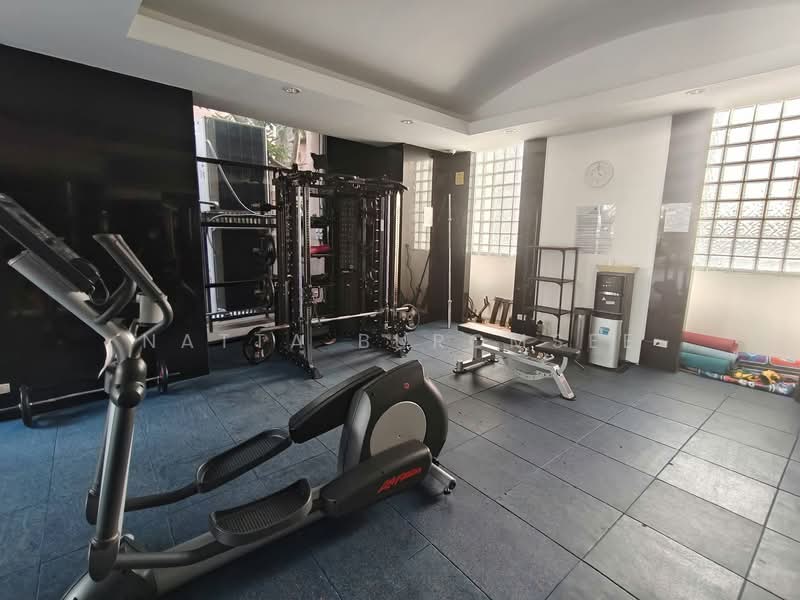 President Park Sukhumvit 24, Bangkok, 99 Sukhumvit 24 Alley, Khlongtoei Nua, Watthana, Bangkok, 3 Bedrooms, 223 sqm, Condo For Sale, by Natta Buromsee, 500227310 - DDproperty.com