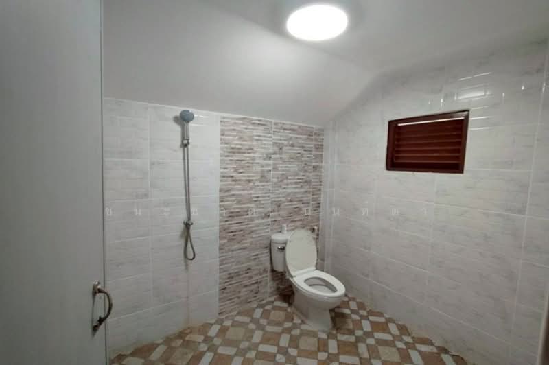 บ้านเดี่ยว เนื้อที่ 98 ตร.ว. ซอยบึงคำพร้อย 13 (ถนนเลียบคลอง 5 ฝั่งตะวันออก), Pathum Thani, ลำลูกกา, Khlong Ha, Khlong Luang, Pathum Thani, 4 Bedrooms, 392 sqm, Single Detached House For Sale, by ชนะชาติ นนท์ตา, 500227320 - DDproperty.com