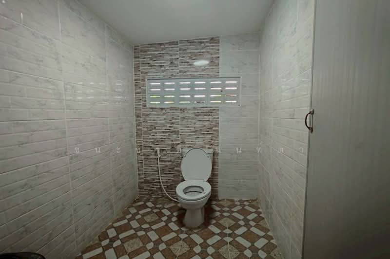 บ้านเดี่ยว เนื้อที่ 98 ตร.ว. ซอยบึงคำพร้อย 13 (ถนนเลียบคลอง 5 ฝั่งตะวันออก), Pathum Thani, ลำลูกกา, Khlong Ha, Khlong Luang, Pathum Thani, 4 Bedrooms, 392 sqm, Single Detached House For Sale, by ชนะชาติ นนท์ตา, 500227320 - DDproperty.com