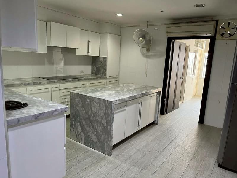 Kallista Mansion, Bangkok, 64 Soi Sukhumvit 11, Khlongtoei Nua, Watthana, Bangkok, 4 Bedrooms, 315 sqm, Condo For Rent, by Natta Buromsee, 500227484 - DDproperty.com