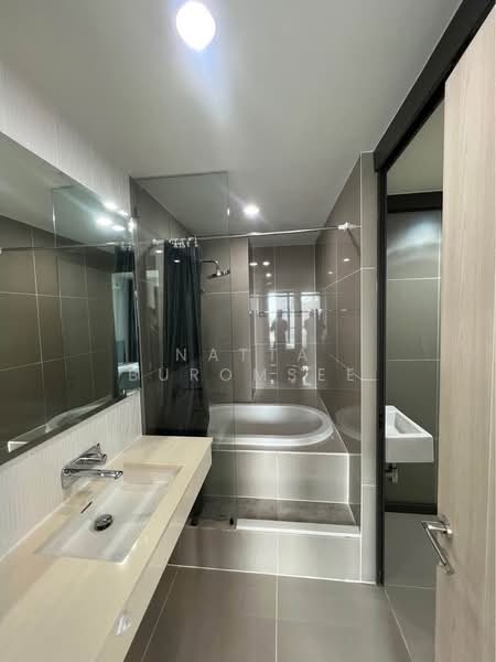 Rhythm Sukhumvit 42, Bangkok, Soi Sukhumvit 42, Sukhumvit Road, Phra Kanong, Khlong Toei, Bangkok, 1 Bedroom, 45 sqm, Condo For Rent, by Natta Buromsee, 500227617 - DDproperty.com