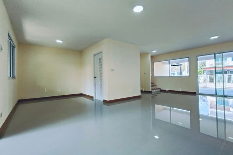 M.C.S PLACE Lamlukka-Klong 6, Pathum Thani, Bung Kham Proi, Lam Luk Ka, Pathum Thani, 3 Bedrooms, 137 sqm, Townhouse For Sale, by ชนะชาติ นนท์ตา, 500227630 - DDproperty.com