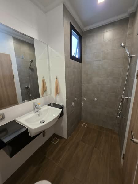 Supalai Essence Suanluang, Bangkok, Prawet, Prawet, Bangkok, 6 Bedrooms, 243 sqm, Single Detached House For Sale, by Ulaiwan Boonsiri, 500227695 - DDproperty.com