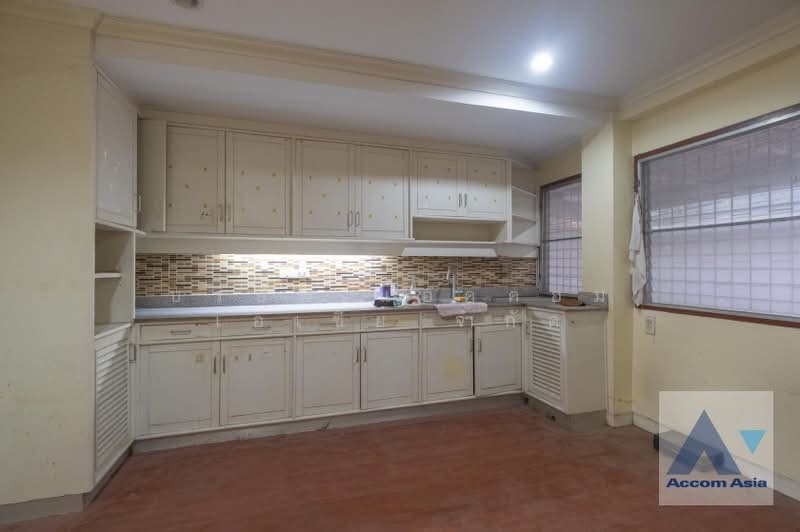 ให้เช่า - Large family home with greenery and natural ventilation in Silom, กรุงเทพ