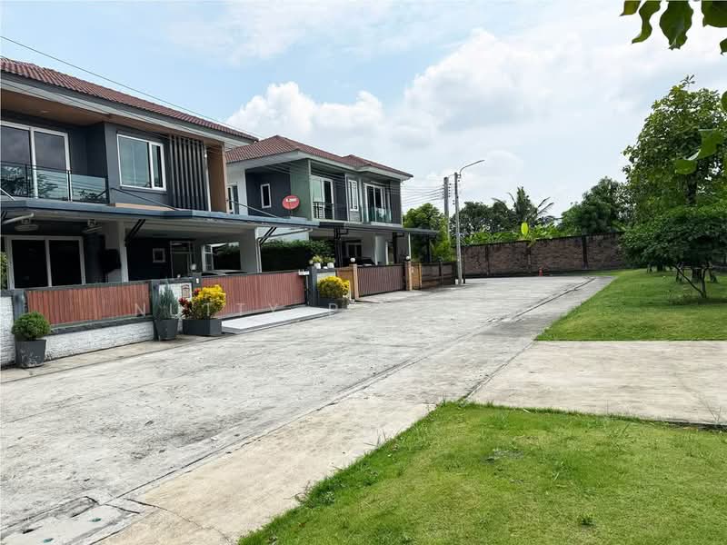 Golden Village Onnut-Pattanakan, Bangkok, Soi On Nut 65 Yak14, Prawet, Prawet, Bangkok, 4 Bedrooms, 150 sqm, Single Detached House For Sale, by Nutty Property, 500227853 - DDproperty.com