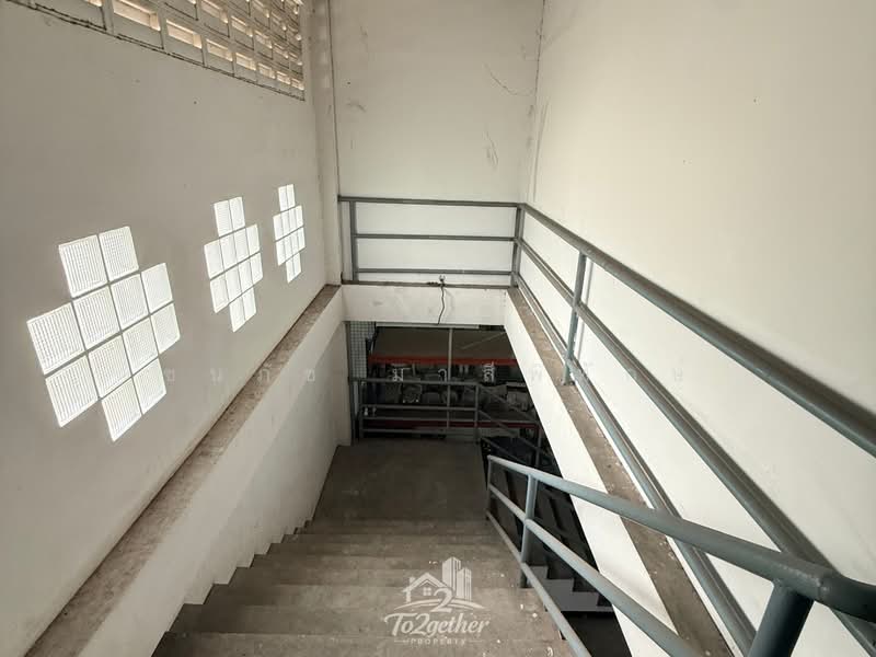 Sale: 211 Sq.w. Land with 2-Story Building (794 Sq.m.) Chaloem Phrakiat R.9 Soi 79 (Prawet), Bangkok, ถนนเฉลิมพระเกียรติ ร.9 ซอย 79, Prawet, Prawet, Bangkok, , 794 sqm, Warehouse/Factory For Sale, by ชนภัช มาสีพิทักษ์, 500227862 - DDproperty.com