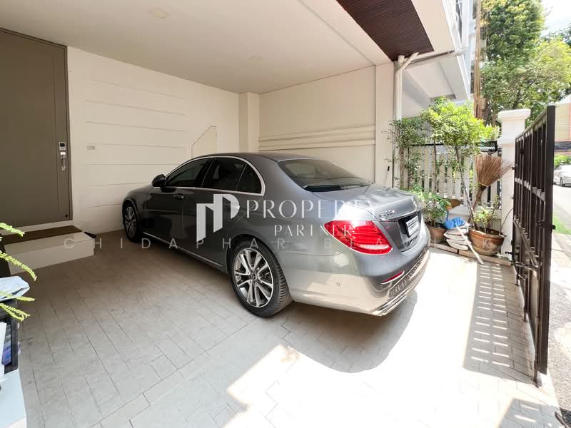 Townhome Sukhumvit 71 Pridi Phanomyong 14, Bangkok, สุขุมวิท, Khlong Tan Nua, Watthana, Bangkok, 4 Bedrooms, 250 sqm, Townhouse For Sale, by Chidaphar Beawlek, 500227929 - DDproperty.com