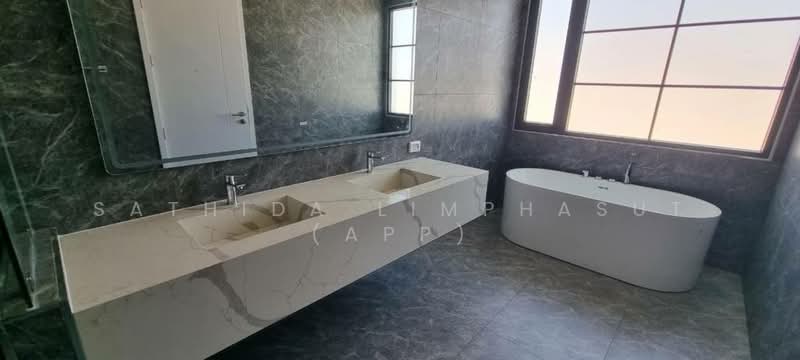 ขาย - Rungsii Village Pattaya : รังสี วิลเลจ พัทยา, ชลบุรี