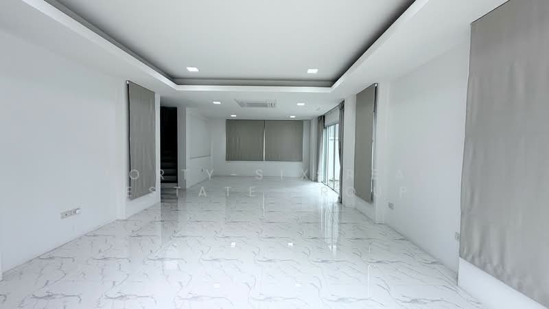 ให้เช่าบ้านแฝด 3 ชั้น พร้อมเฟอร์ 2 ห้องนอน, Bangkok, Suan Luang, Suan Luang, Bangkok, 4 Bedrooms, 258 sqm, Townhouse For Rent, by Forty-Six Real Estate Group, 500228051 - DDproperty.com