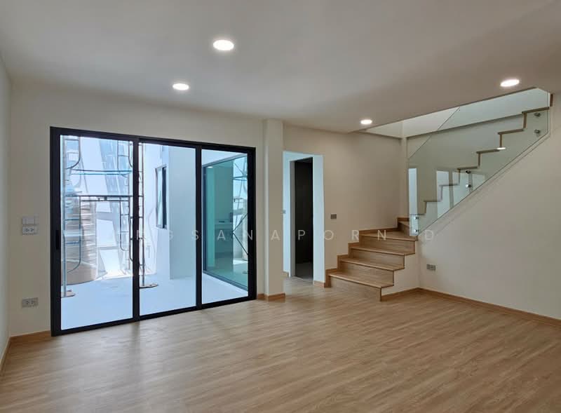 บ้าน ใกล้ central ลาดพร้าว 2 นอนพหลโยธิน 23, Bangkok, Chatuchak, Chatuchak, Bangkok, 2 Bedrooms, 250 sqm, Townhouse For Sale, by Angsanaporn D, 500228082 - DDproperty.com